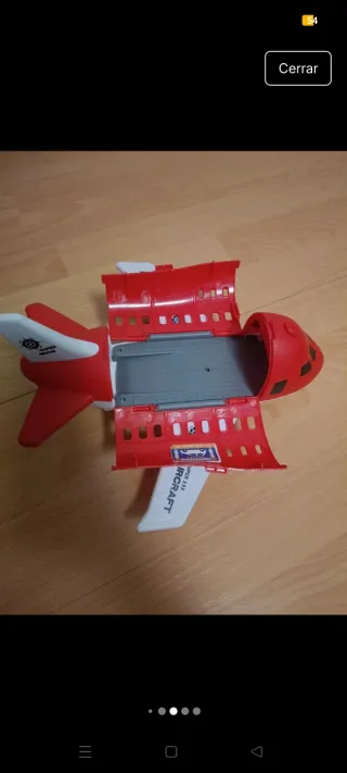 Avión de juguete rojo y blanco