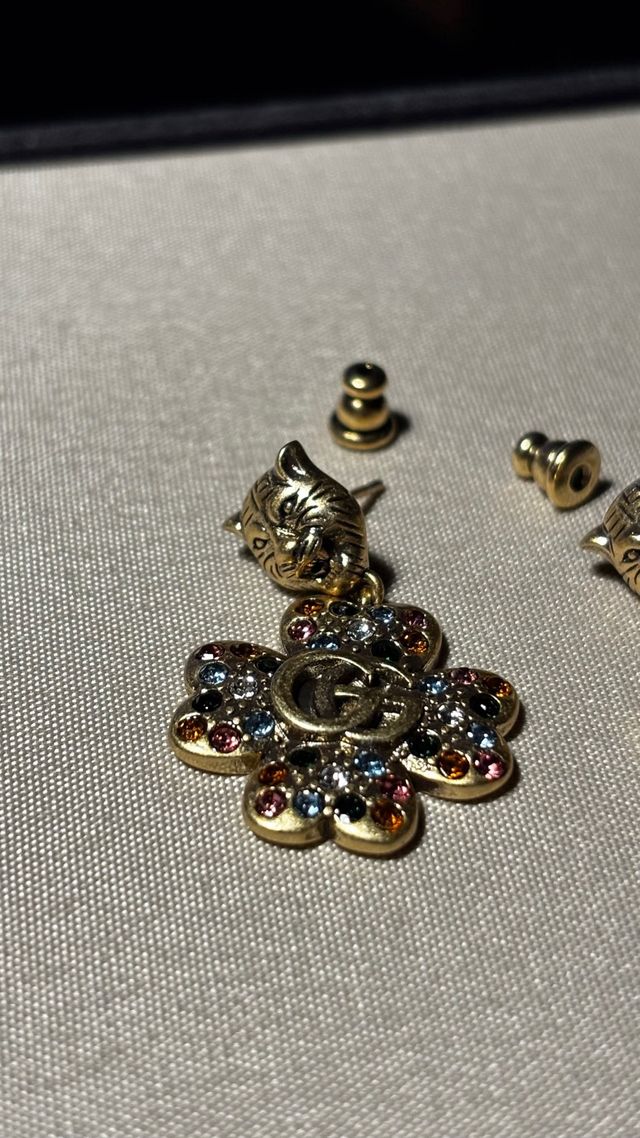 Gucci pendientes dorado envejecido - flor con cris