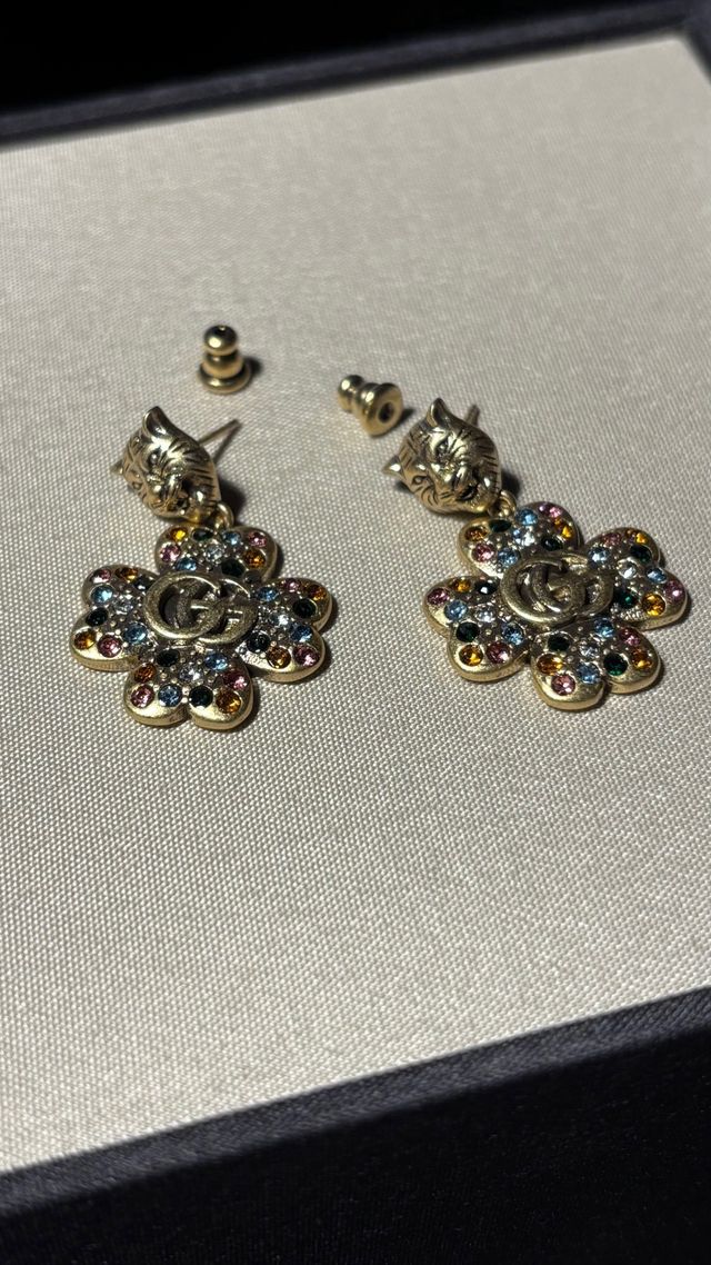 Gucci pendientes dorado envejecido - flor con cris