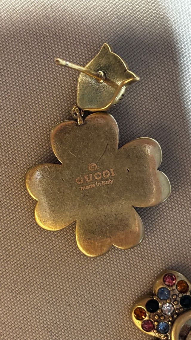 Gucci pendientes dorado envejecido - flor con cris