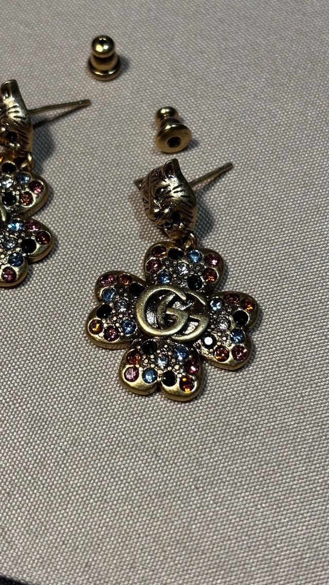 Gucci pendientes dorado envejecido - flor con cris
