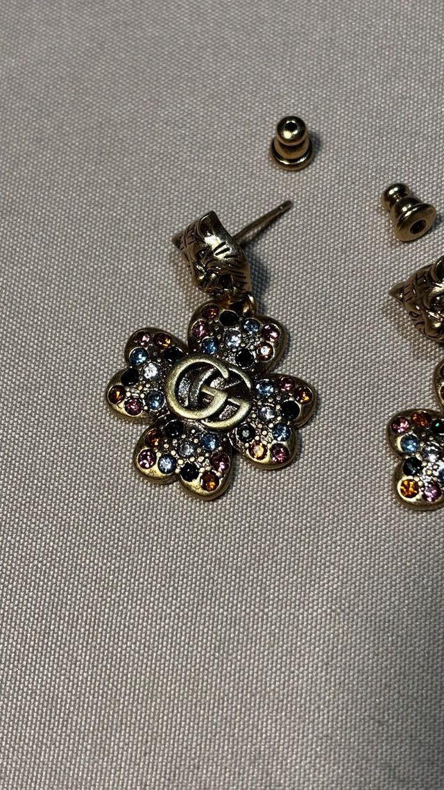 Gucci pendientes dorado envejecido - flor con cris