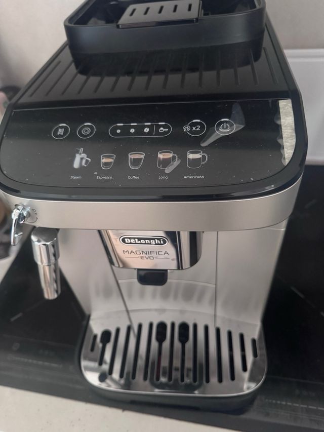 Cafetera Delonghi Magnífica EVO.
