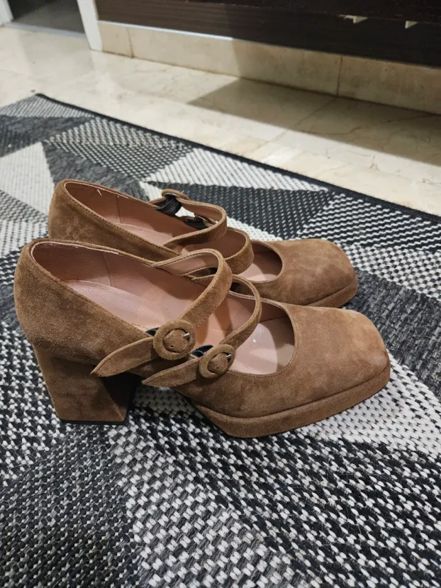 Zapatos tacón ancho T40 ante marrón. Nuevos