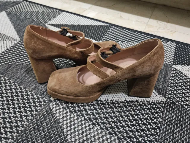 Zapatos tacón ancho T40 ante marrón. Nuevos