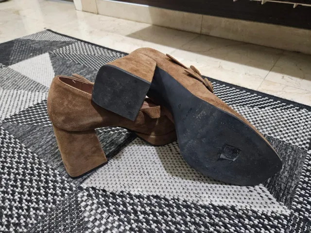 Zapatos tacón ancho T40 ante marrón. Nuevos