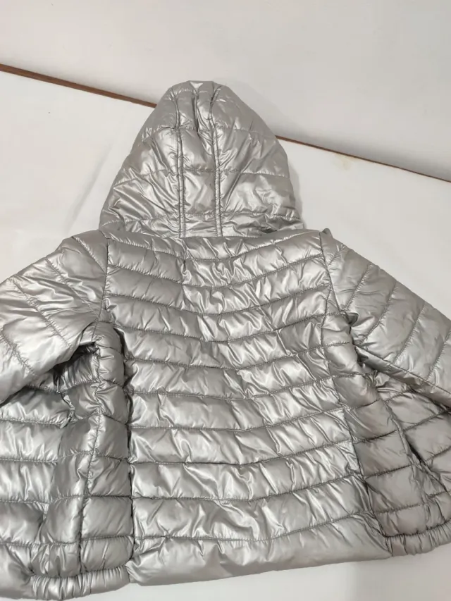 Chaqueta plateada niña con capucha