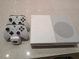 Xbox One S Blanca con 2 Controles