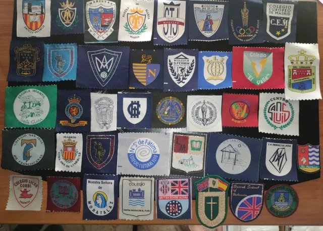 Pezza scolastica ricamata