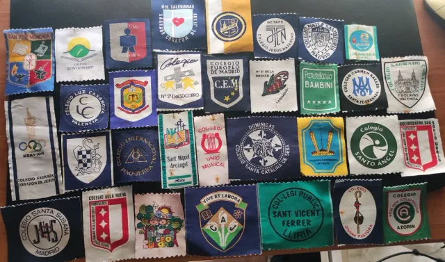 Pezza scolastica ricamata