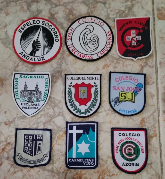 Pezza scolastica ricamata