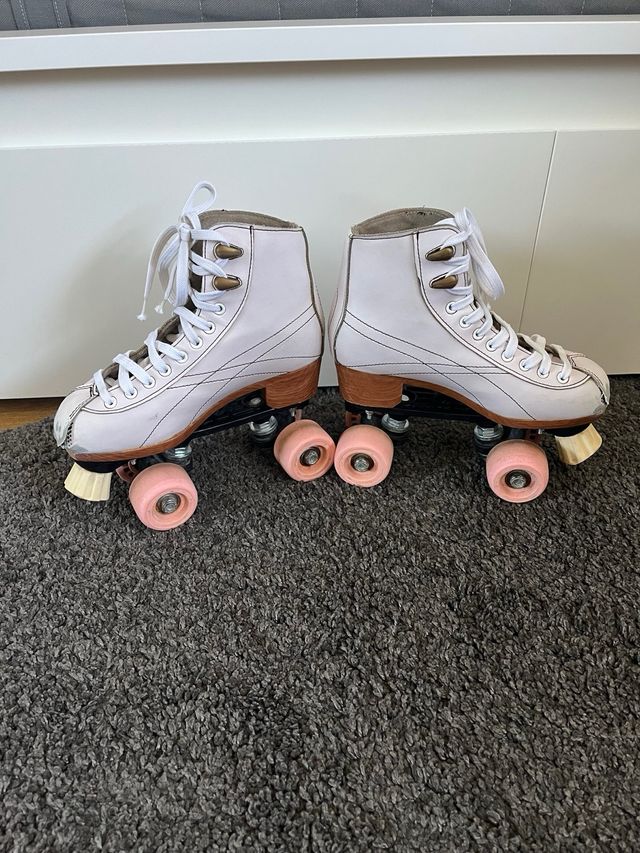 Patines de 4 ruedas blancos