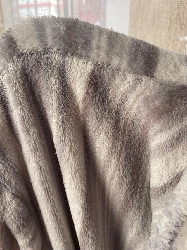 Batín hombre rayas beige y gris