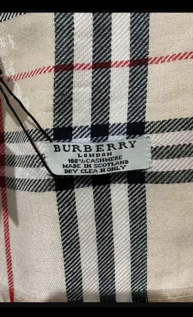 Bufanda Burberry Beige y Roja