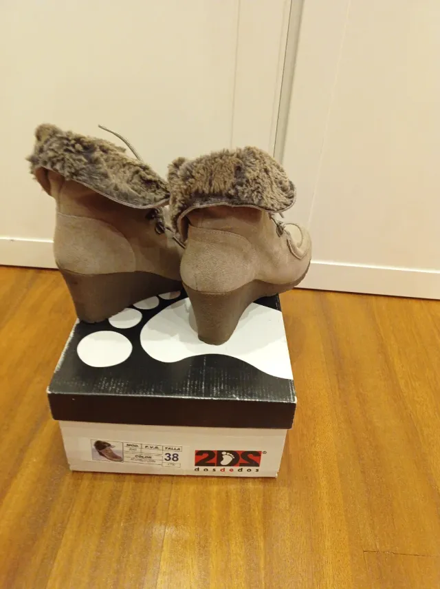 Botines piel vuelta beige talla 38