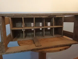 Antica cassa di legno per vini