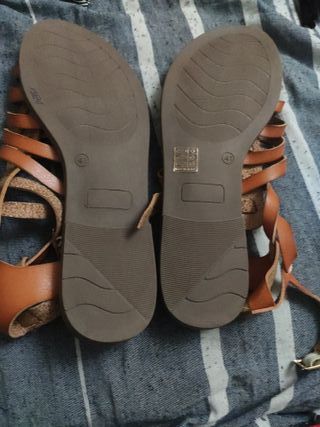 Sandalias Marrones y Doradas