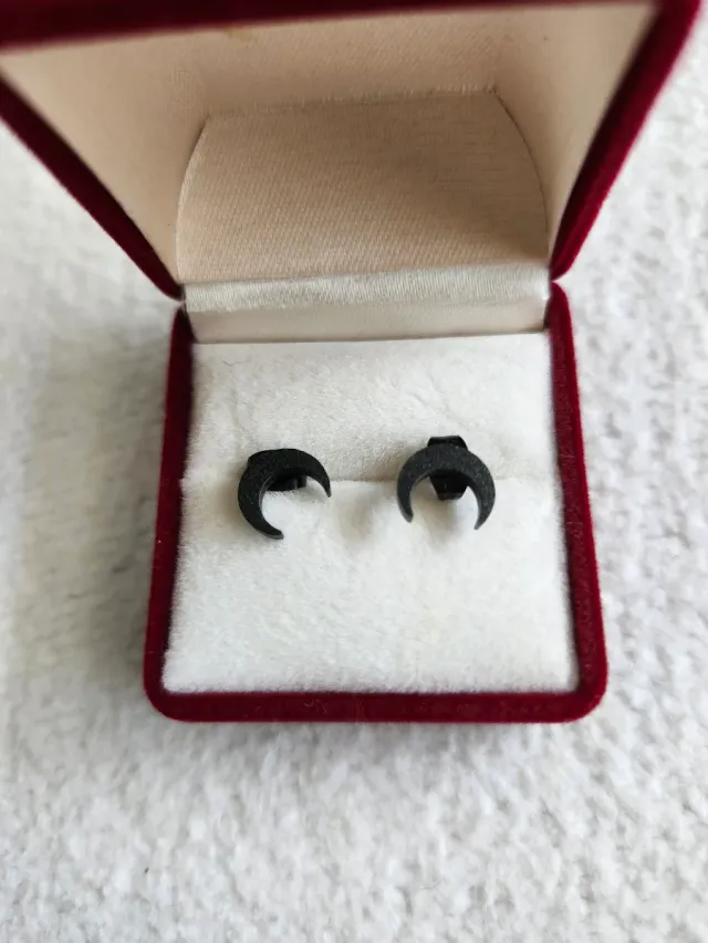 Pendientes lunita negros
