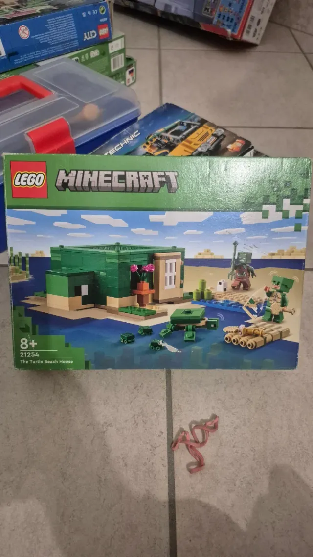 LEGO Minecraft 21254 La Casa  spiaggia delle tarta