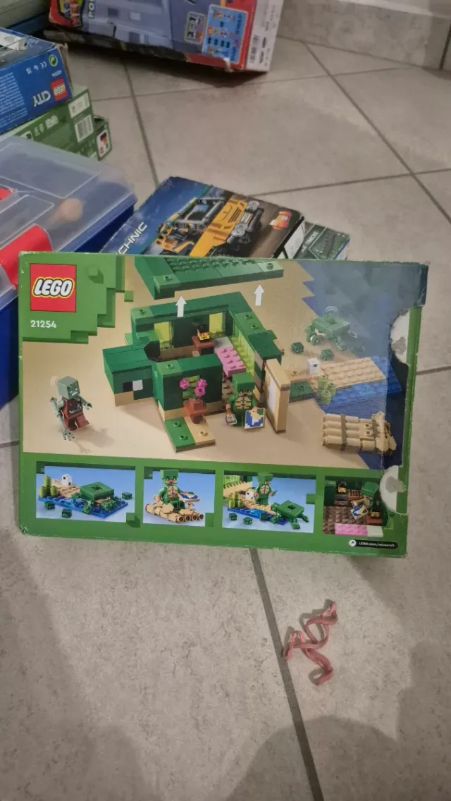 LEGO Minecraft 21254 La Casa  spiaggia delle tarta