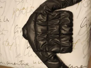 Chaqueta de mujer efecto piel Zara negra