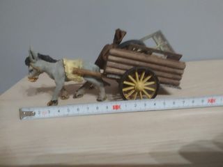 Burro con carro de madera