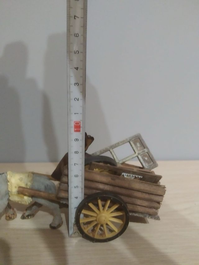 Burro con carro de madera