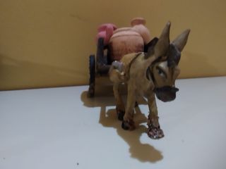 Burro con carro de madera