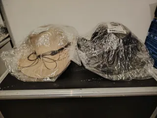 Sombrero estilo cowboy beige y negro