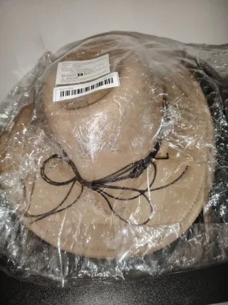 Sombrero estilo cowboy beige y negro