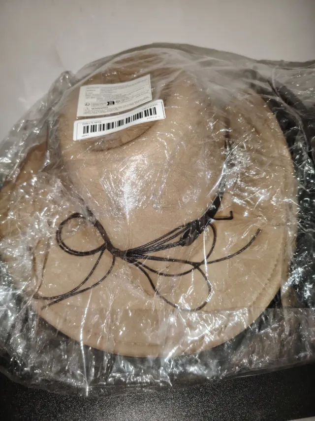 Sombrero estilo cowboy beige y negro