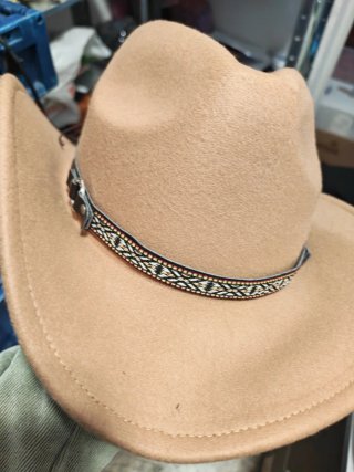 Sombrero estilo cowboy beige y negro