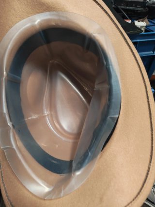 Sombrero estilo cowboy beige y negro
