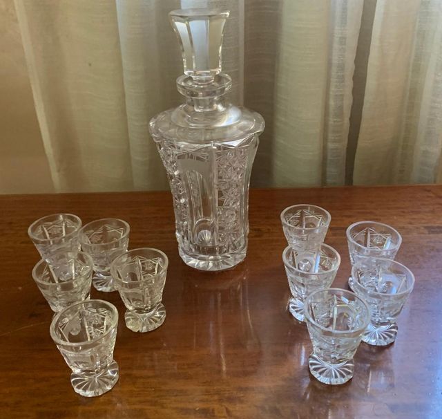 Set bottiglia e 10 bicchierini liquore cristallo