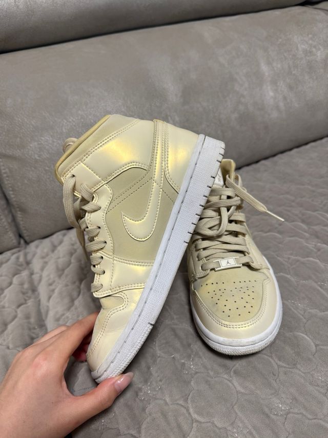 Nike Jordan Beige/Dorado Talla 36.5