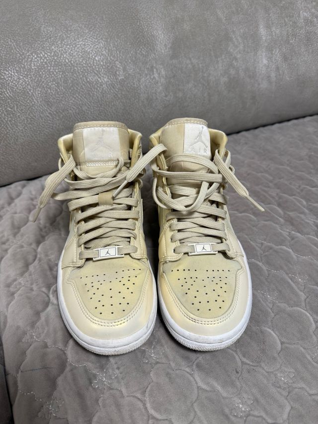 Nike Jordan Beige/Dorado Talla 36.5