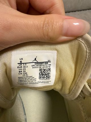 Nike Jordan Beige/Dorado Talla 36.5