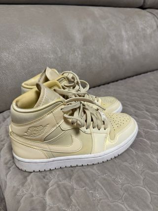 Nike Jordan Beige/Dorado Talla 36.5