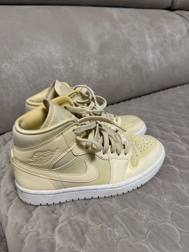 Nike Jordan Beige/Dorado Talla 36.5
