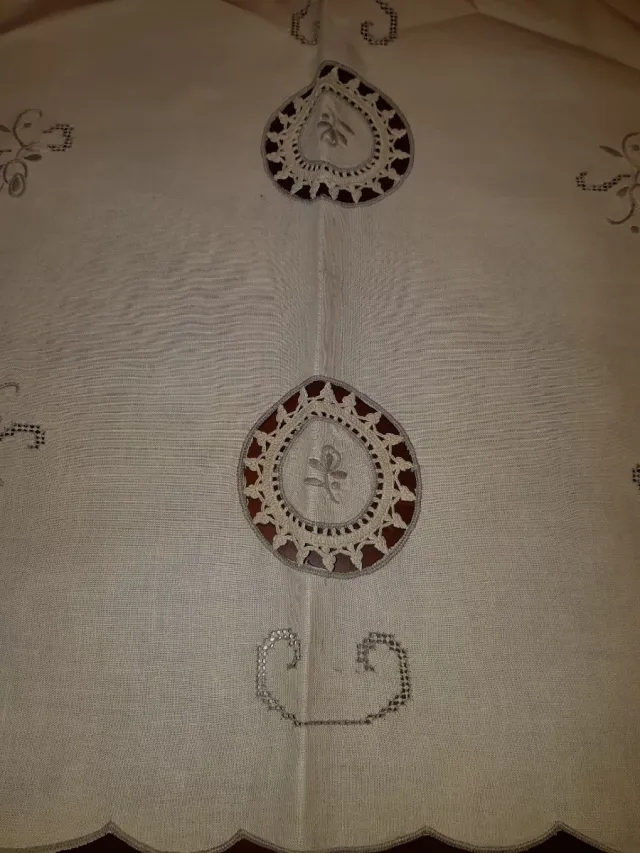 Tappeto decorativo beige e bianco