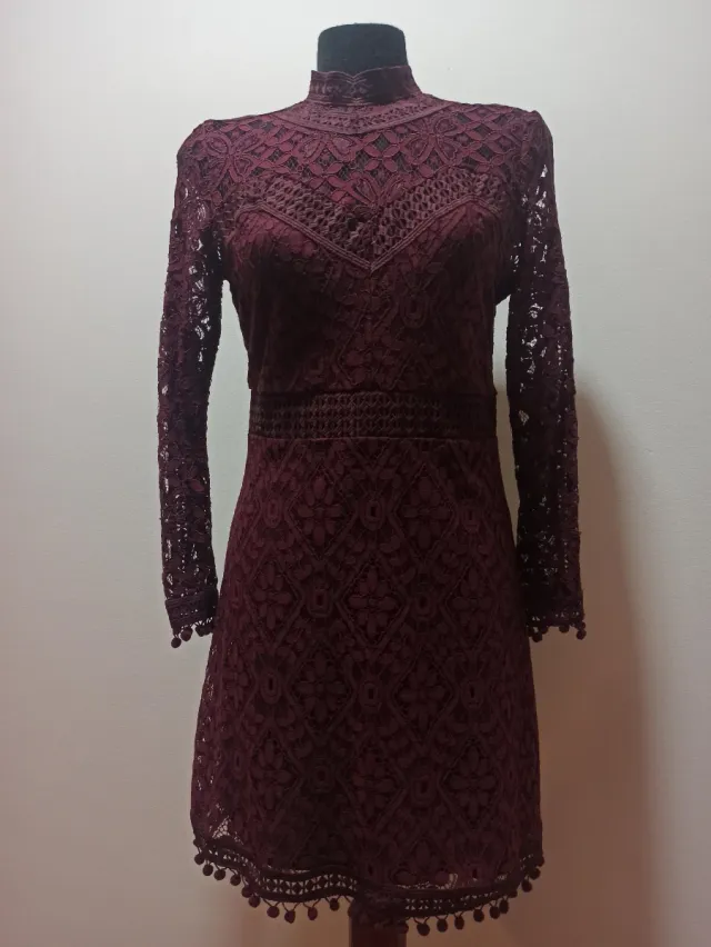 Vestido de fiesta de encaje burdeos