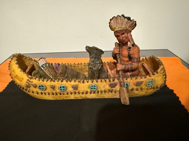 Figura Canoa Nativo Americano con Oso