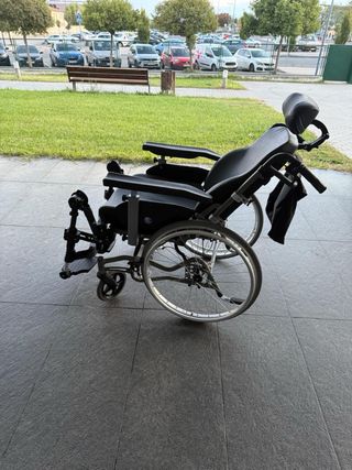 Silla de ruedas para personas con poca movilidad.0