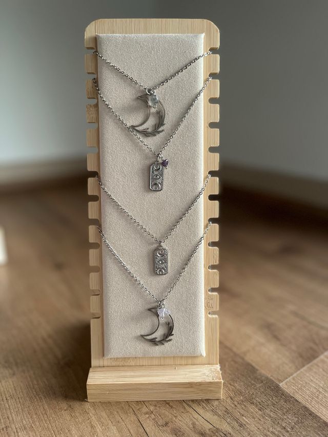 Colgantes místicos con amuleto en acero inox.