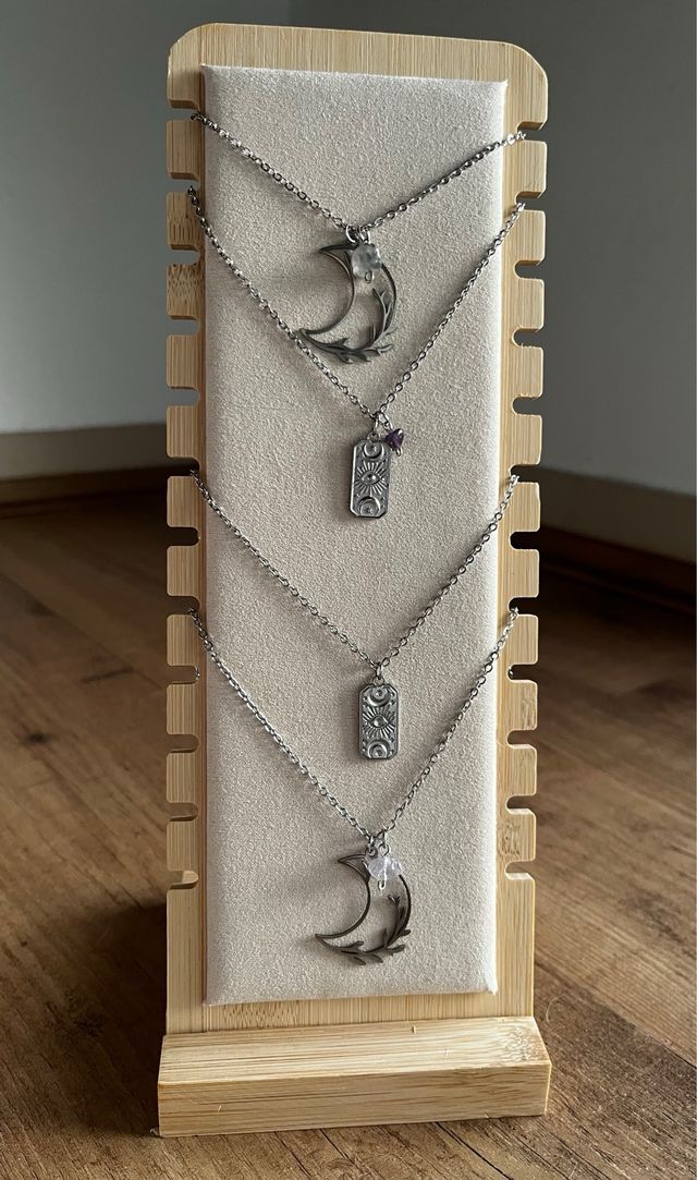 Colgantes místicos con amuleto en acero inox.