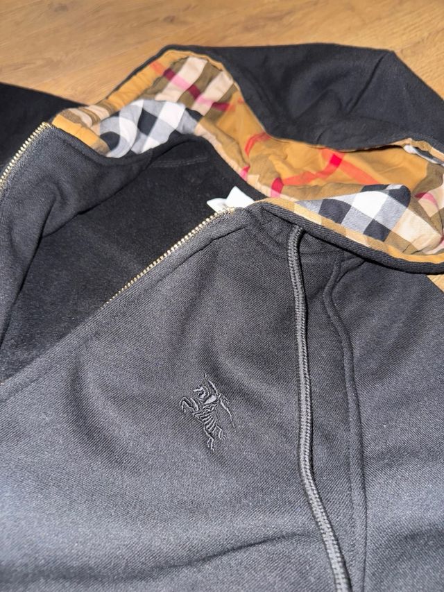 Chaqueta Burberry Negra con Capucha