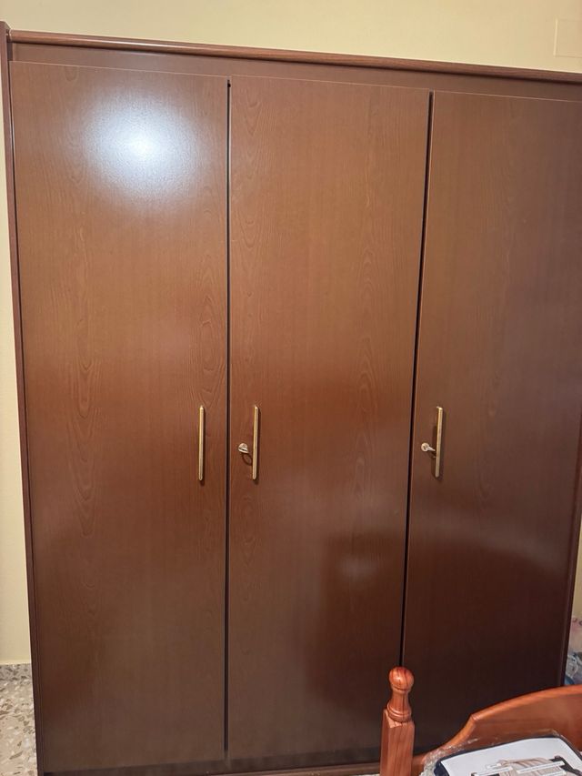 Armario más mesilla a juego