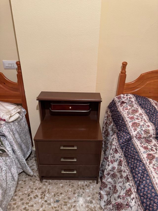 Armario más mesilla a juego