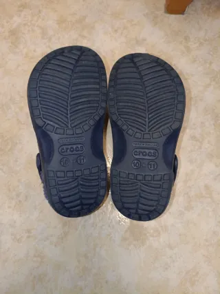 Crocs niño invierno forro azul