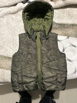 Chaleco reversible camuflaje con capucha